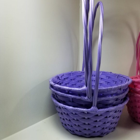 Set of 9 ester Basket's plastic and wire 6" bottom, 8 1/4" upper rim 12.5" Heigh - Picture 7 of 13